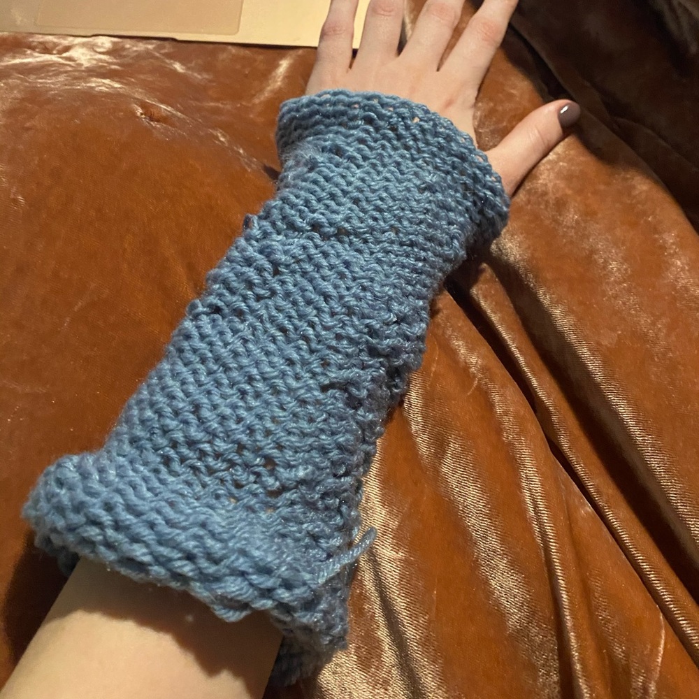 Hand knit glove cuff